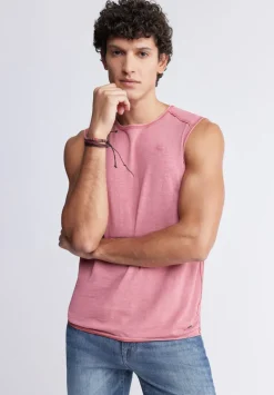 Karmola Men's Sleeveless Top in Mineral Red - BM24235