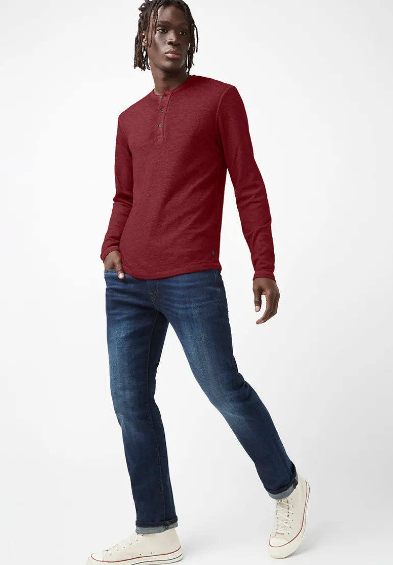 Kipat Men’s Long-Sleeve Henley Top in Dark Red - BM24046